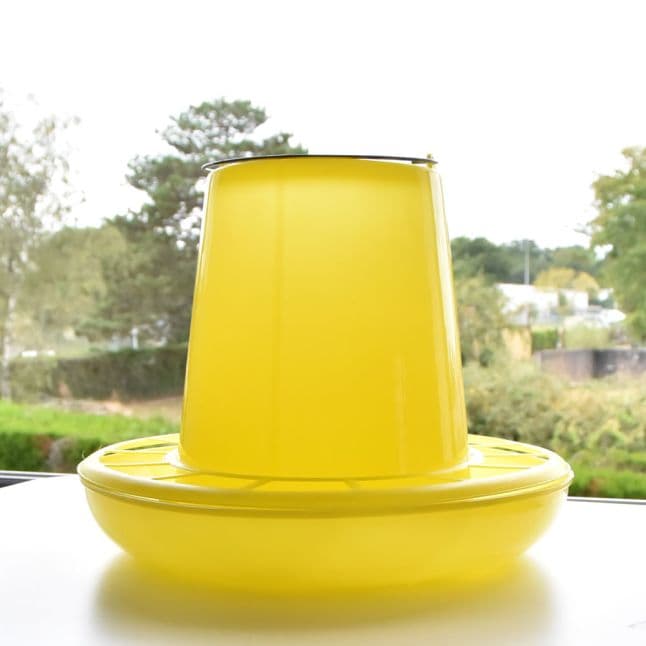 Mangeoire anti-gaspillage poule avec anse 5kg jaune